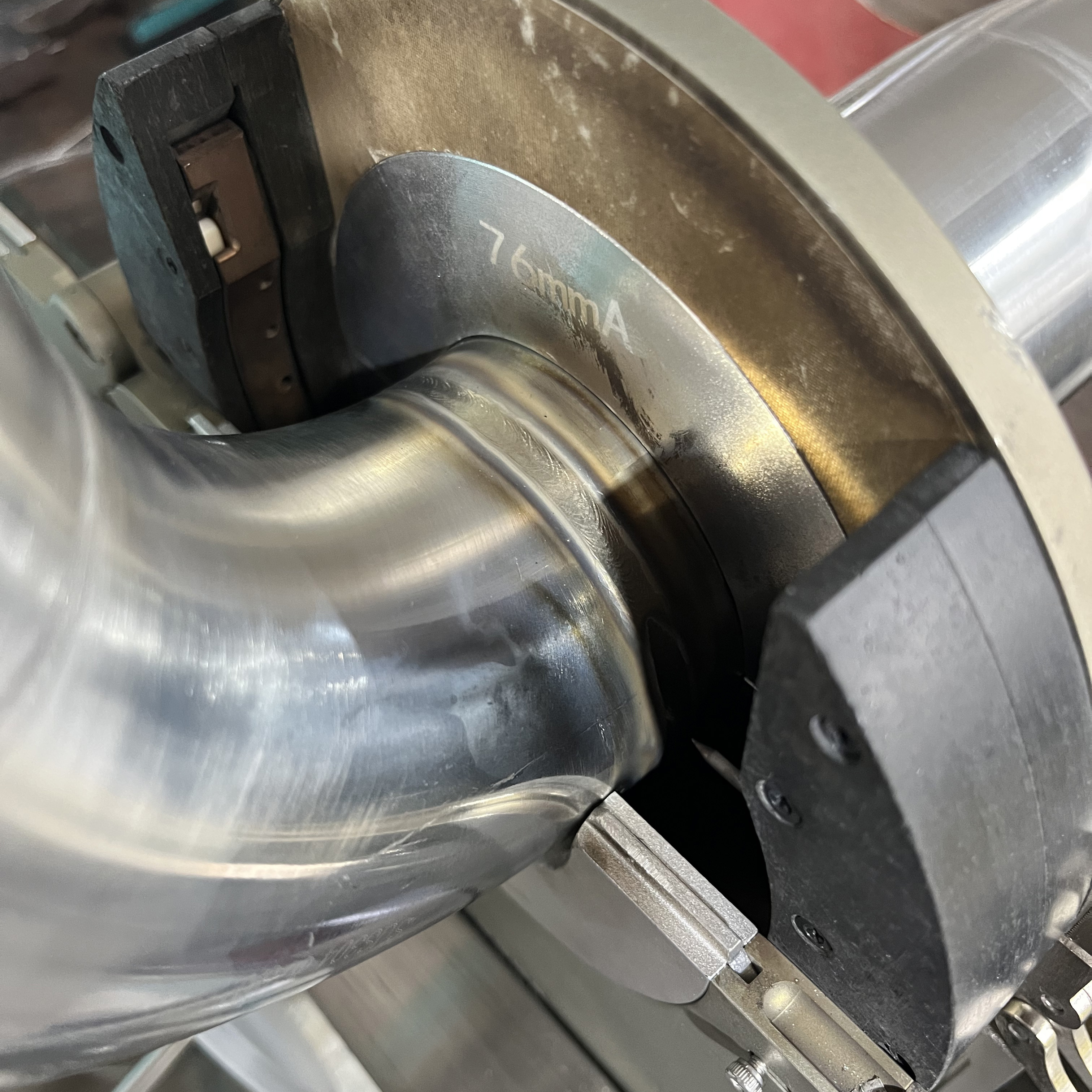 冷焊机厂家哪家好?锐巨冷焊机:国产实力品牌,品质与性价比双在线