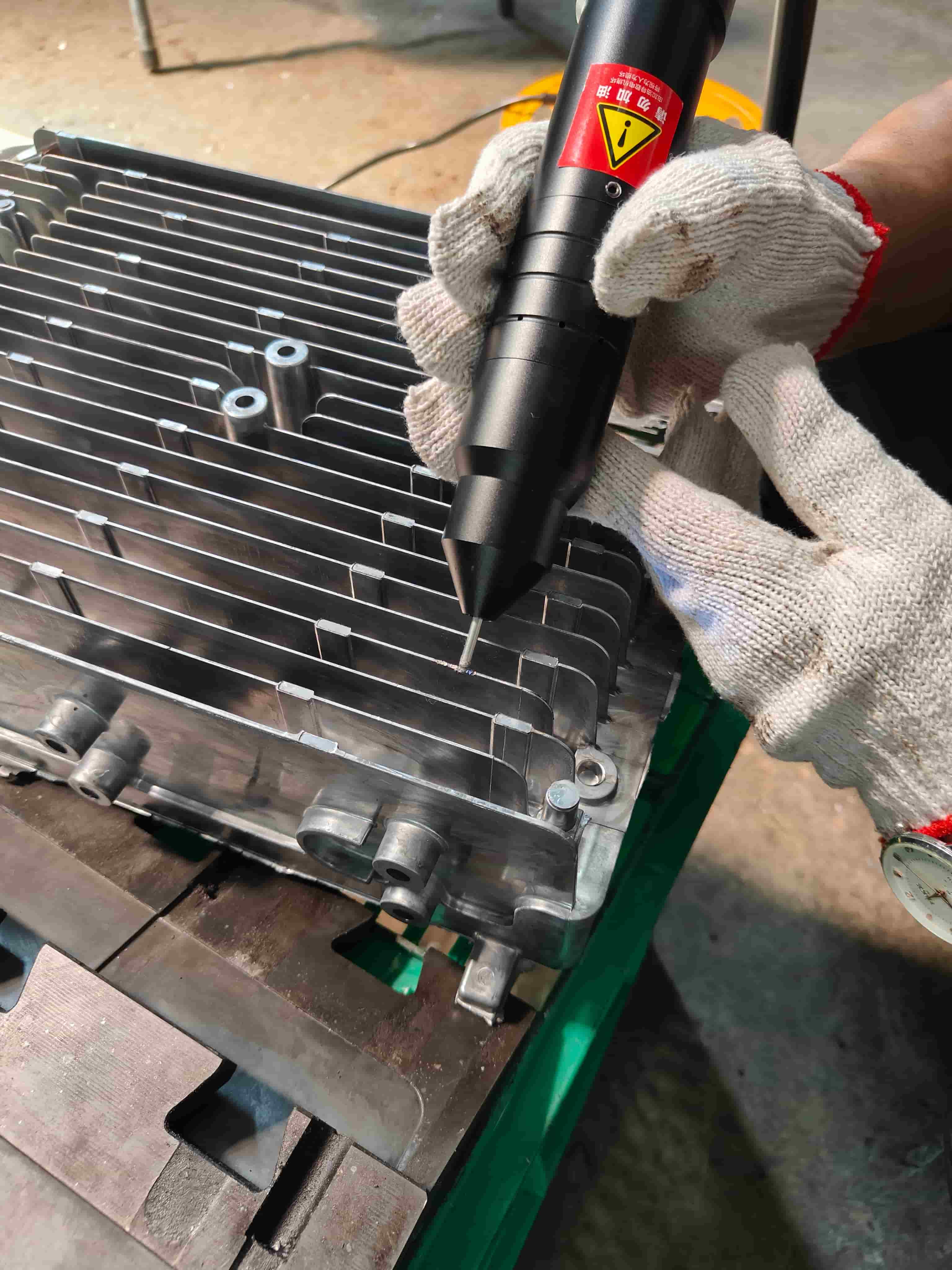 冷焊机厂家前十大排名揭秘：锐巨凭什么稳居前列？​