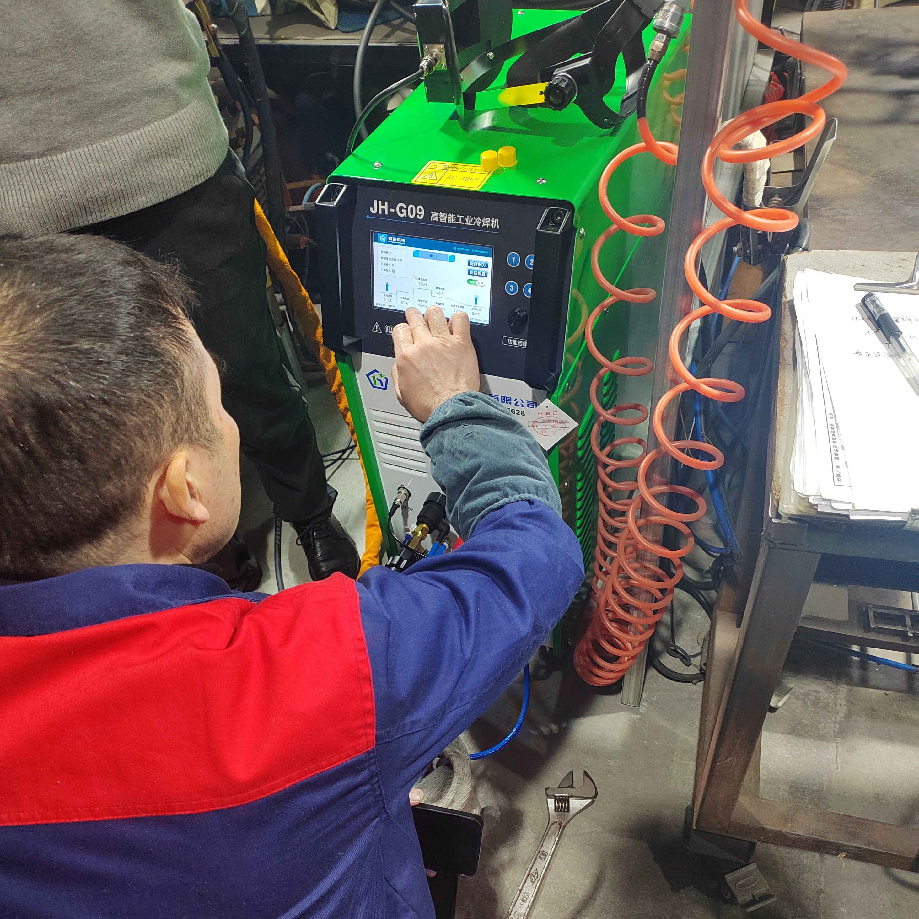 冷焊机十大品牌有哪些？2025实测：锐巨凭高性价比成国产优选